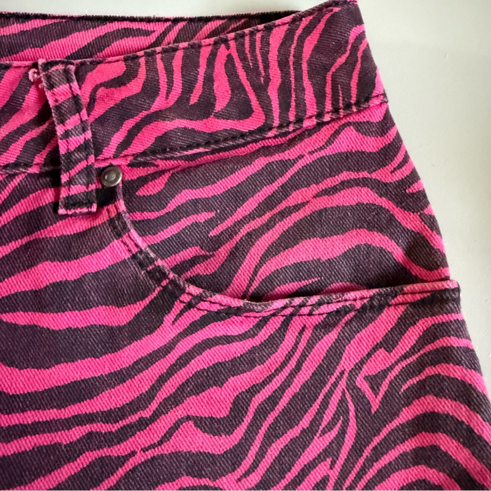 ASOS Pink Zebra print pattern Jean shorts denim slim stretch mens 30 small - Picture 13 of 13